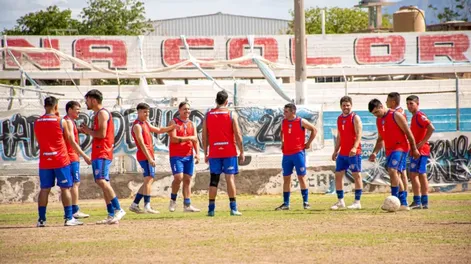 Motivados. Villa Hipódromo se ganó su plaza en la final y buscará el ascenso este domingo en cancha de Peñarol.