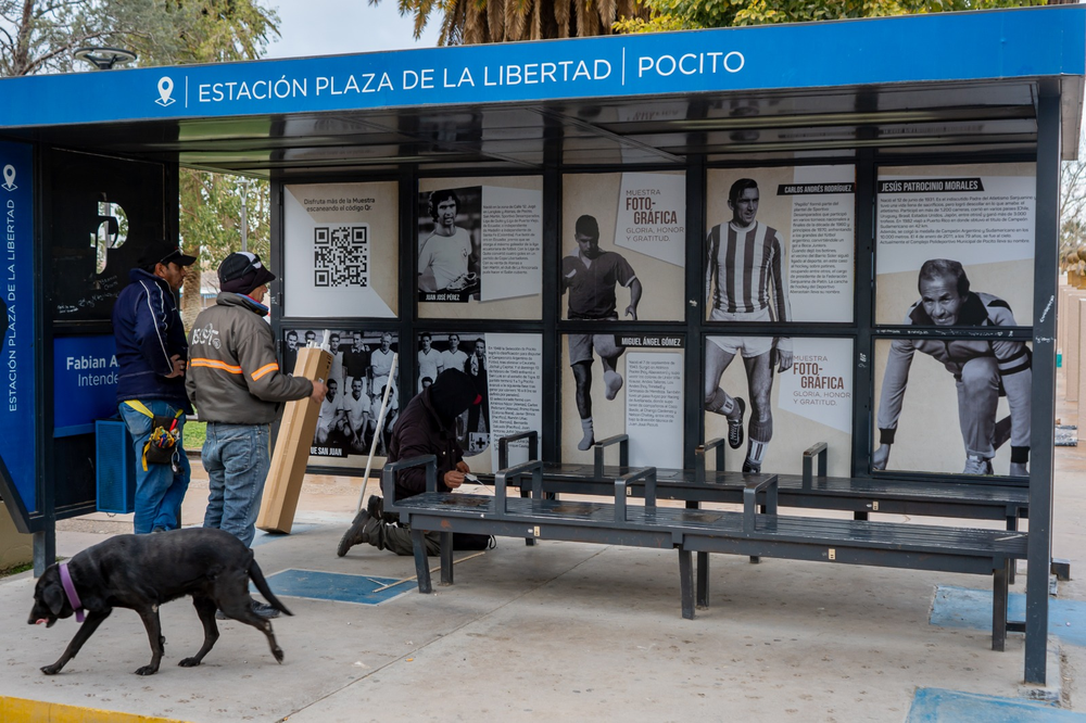 Pocito rinde homenaje a sus deportistas en los paradores de colectivos