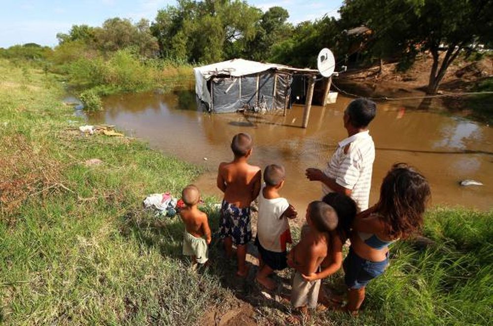 Al menos 2 muertos y caos por el temporal