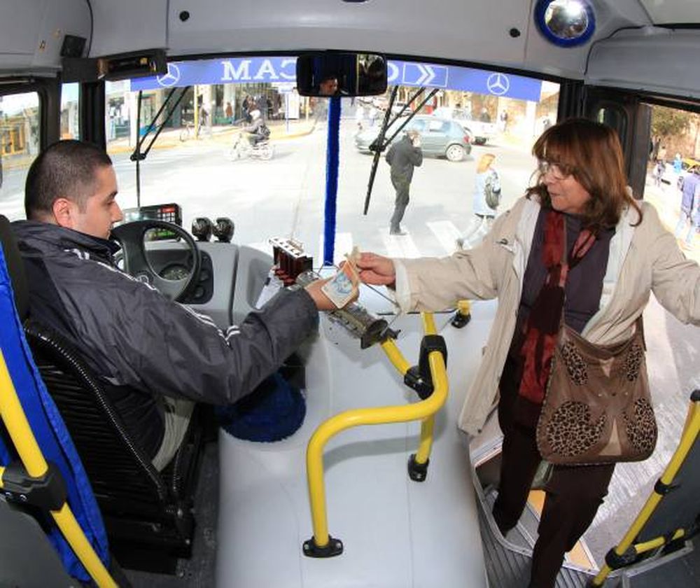 Desde mañana, el boleto de colectivo costará $3
