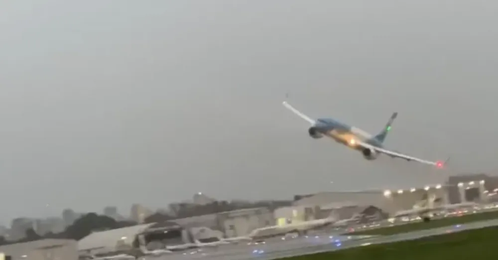 Un ex piloto criticó el polémico aterrizaje del avión presidencial: “Fue un papelón, pudo ser una tragedia”