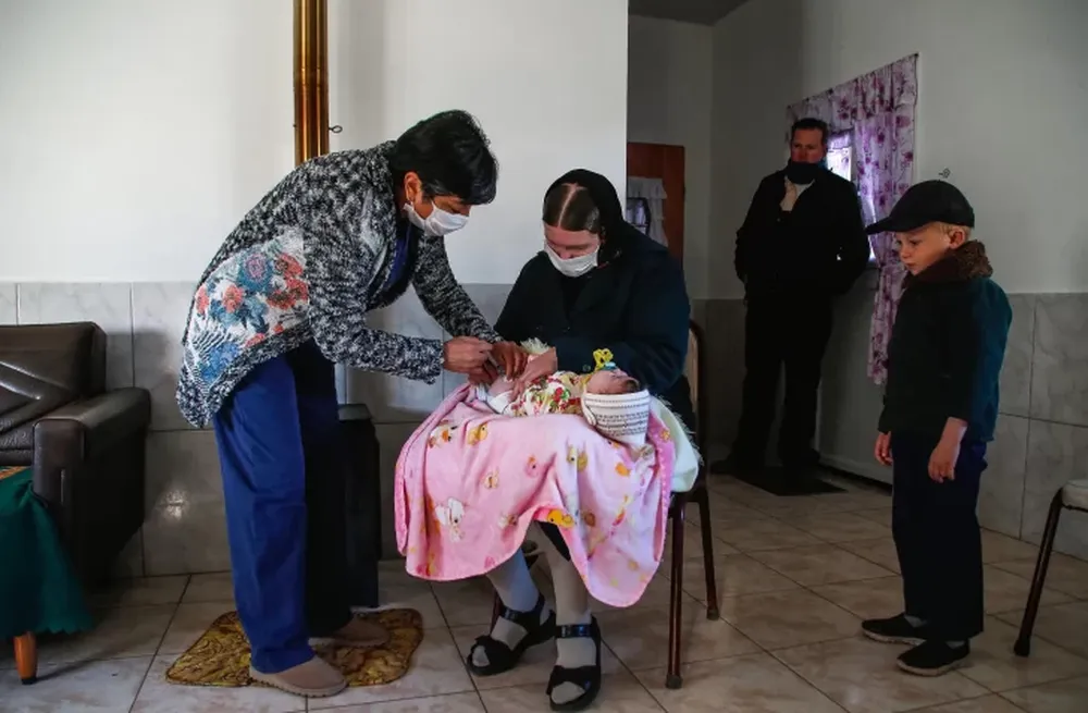 La enfermera que busca vacunar a los menonitas