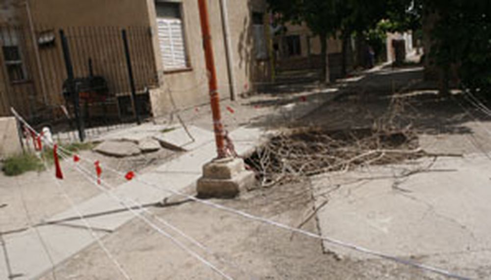 Buscan soluciones para un pozo negro que colapsó hace tres meses