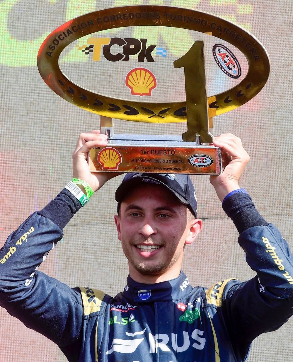 Festejos. Tobías Martínez se quedó con la gloria en La Plata y coronó un fin de semana perfecto.