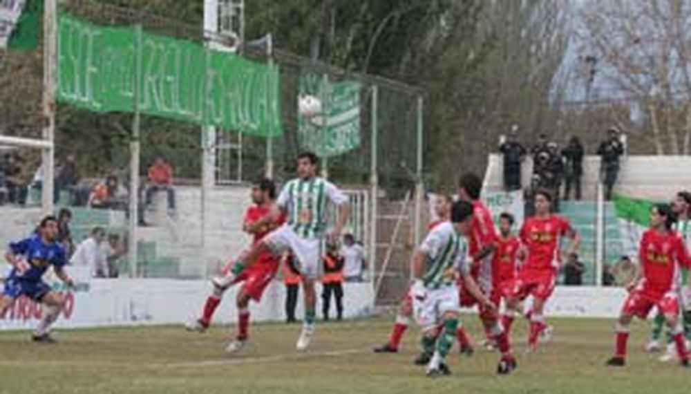 Sportivo se despidió de local con una derrota