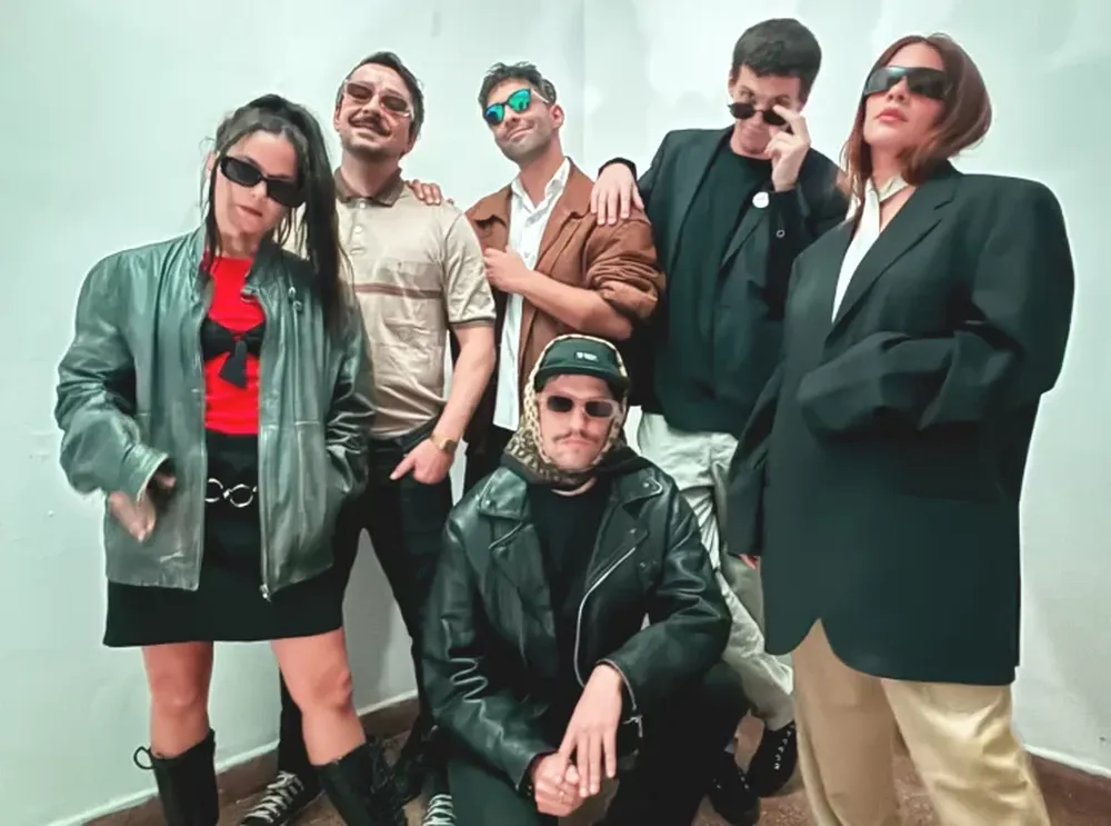 Subidos a la onda pop punk