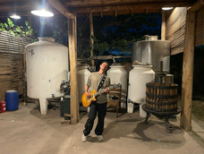Música y vino, el nombre del tercer disco de Higinio, que reúne sus dos pasiones.&nbsp;