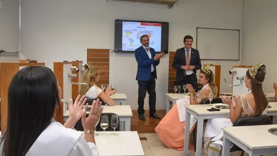 El INV capacitó a reinas y embajadoras