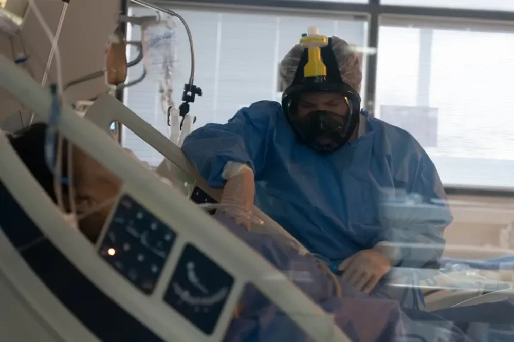 Confirmaron 9.608 contagios y 261 nuevas muertes por coronavirus en un día