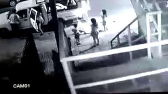 [VIDEO] Una mujer explotó la camioneta de su ex y lo mató delante de sus hijos