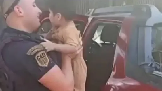 Rescatan a un  bebé que había sido abandonado dentro de un auto en el estacionamiento de un shopping