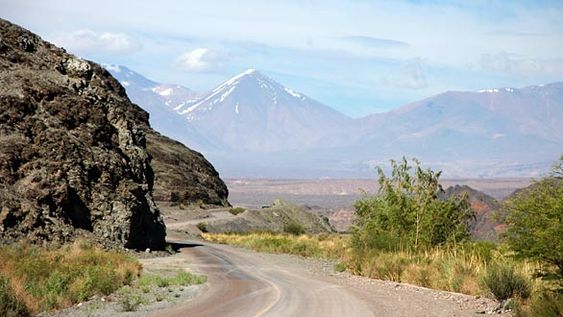 Un joven de 18 años sufrió múltiples fracturas luego de caer unos 20 metros en un cerro