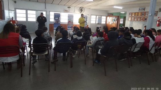 Los Bomberos Voluntarios de Jáchal continúan con charlas en la comunidad.