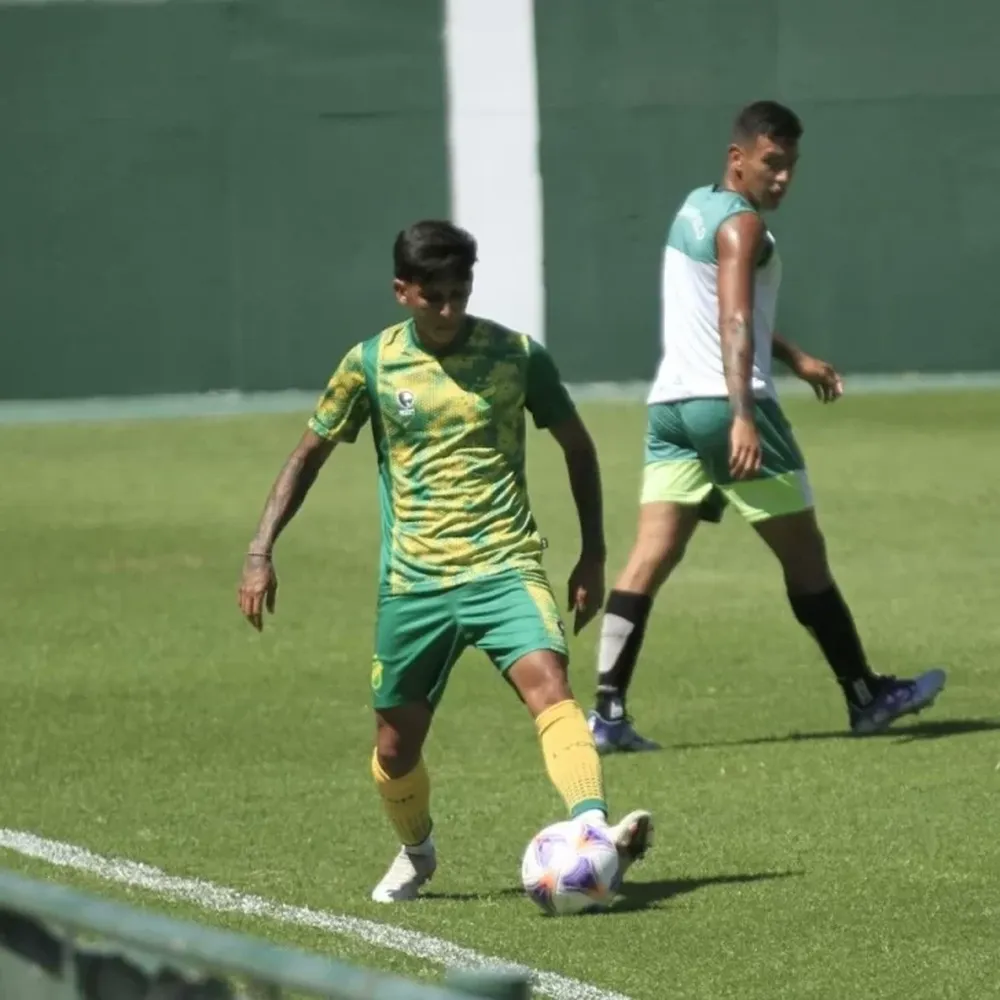 Leandro Espejo marcó por duplicado en la goleada de Defensa sobre Banfield