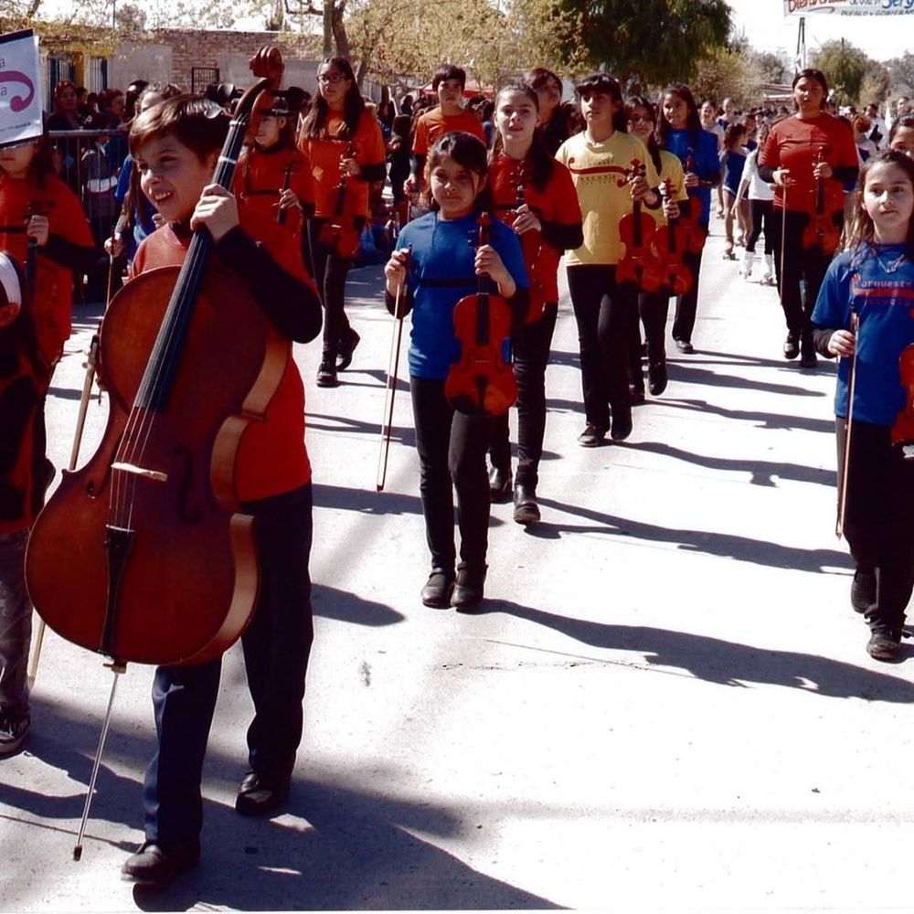 El primer desfile C&iacute;vico Militar 2016