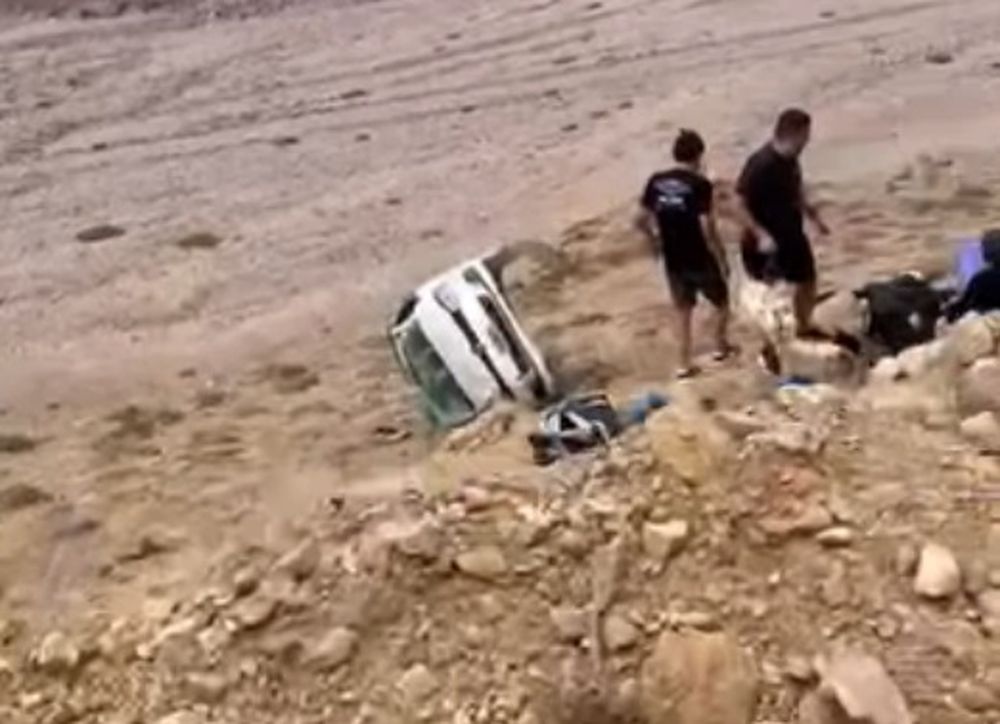 Una familia que regresaba de Chile volcó su auto a un precipicio en el Paso de Agua Negra