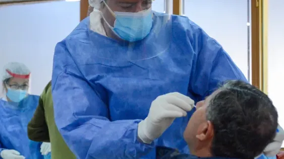 En los últimos 14 días, de cada 4 hisopados 1 dio positivo