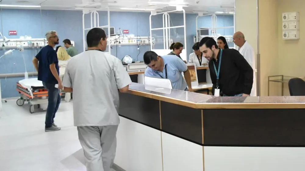 Cayó de gran altura y se quebró ambas piernas, la pelvis, la cadera y tuvo colapso de pulmón