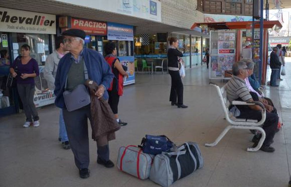 Crece la tensión por  el paro de colectivos