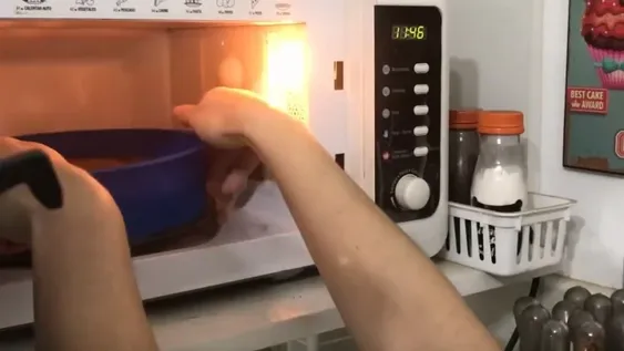 Cómo limpiar el microondas en 5 minutos: El truco definitivo del vapor