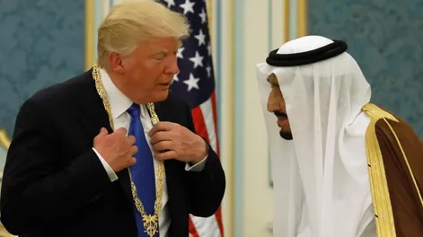 Donald Trump y el rey Salman de Arabia Saudita se reúnen para reforzar su alianza estratégica