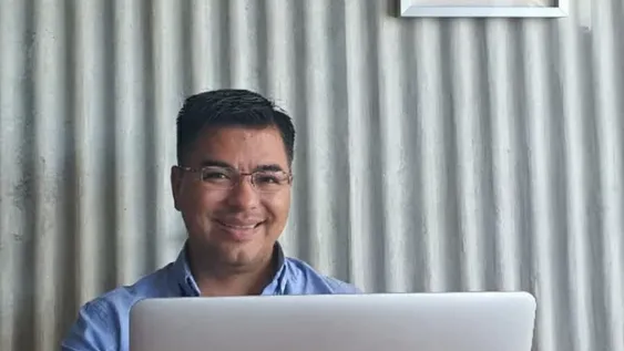 Herramienta. Con el software, las industrias mejoran su toma de decisiones, planificación, control de maquinarias y monitoreo del personal.