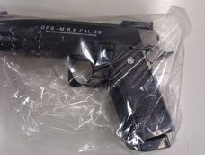 temor en una escuela de capital: un alumno de 11 anos ingreso al aula con un arma de aire comprimido temor en una escuela de capital: un alumno de 11 anos ingreso al aula con un arma de aire comprimido