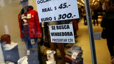 El dólar blue corrió y frenó hasta quedar en 260 pesos