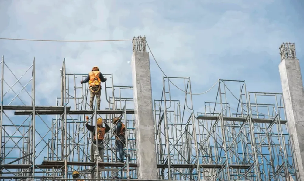 En diciembre, la construcción cayó 20,5% y la industria tuvo una baja del 14,7%