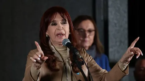 Ordenan que Cristina Kirchner se presente en Comodoro Py dentro de cinco días hábiles para quedar detenida