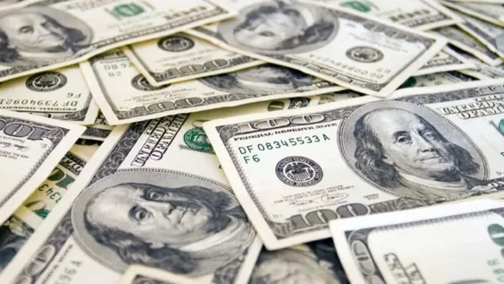 El BCRA debió intervenir para limitar el salto del dólar, que subió 18 centavos a $28,23