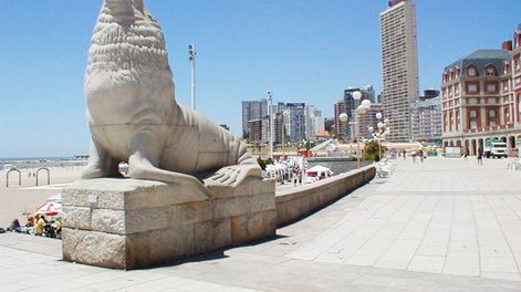 Por la ola de calor, la temperatura del agua en Mar del Plata supera récord de 10 años