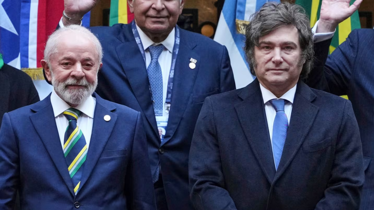 Javier Milei volvió a cargar contra Lula: "Es un ladrón, un corrupto y un presidiario"