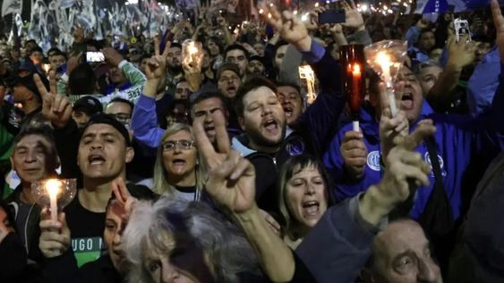 Una multitudinaria marcha con referentes de CGT y CTA