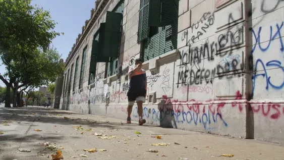 Hay indignación por los nuevos daños que la marcha del 8M dejó en la escuela Sarmiento