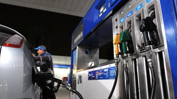 Ahora, la nafta en Argentina es más cara que en Chile.
