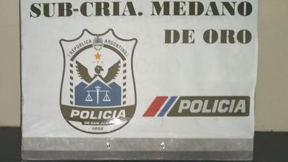 Pescan a menores robando libros de una escuela del Médano