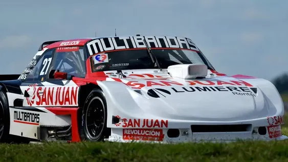 Della Motta entra al autódromo