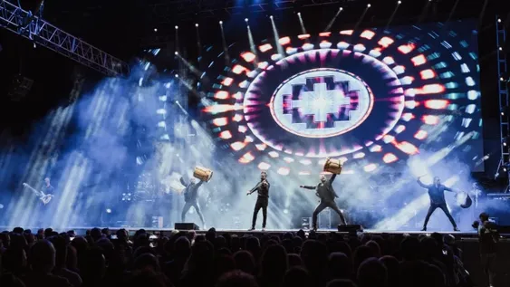 Sentimiento nacional, en escena