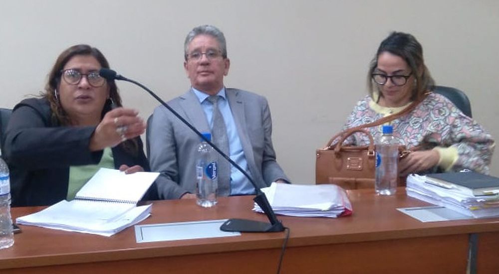 MARÍA ROMINA PELLICE (derecha) siempre argumentó que fue necesario sacarle tantos dientes al menor por el complicado cuadro de salud que presentaba.