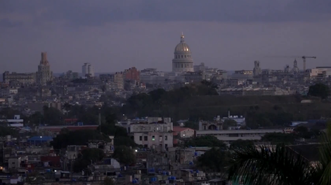 La crisis en Cuba impulsa negociaciones con Estados Unidos para atraer inversiones sin ceder soberanía. La isla enfrenta apagones prolongados, escasez de combustible y dificultades en el transporte. &nbsp;