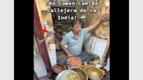 [VIDEO] Un tiktoker probó comida callejera en la India y ahora pelea por su vida