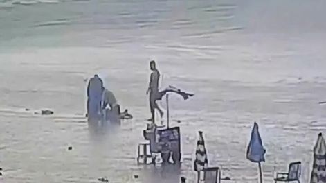 Un rayo mató a una mujer y dejó siete heridos en una playa de Brasil