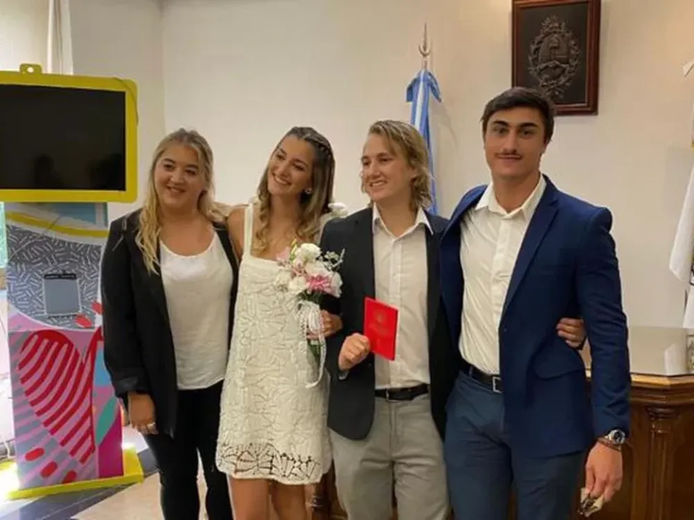 Fue testigo en la boda de su amigo y por un error terminó casado con la novia