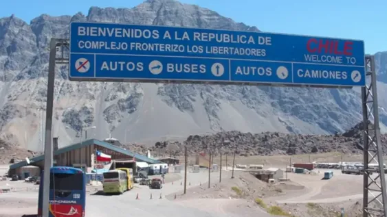 Cerraron el tránsito en el paso Cristo Redentor por mal tiempo