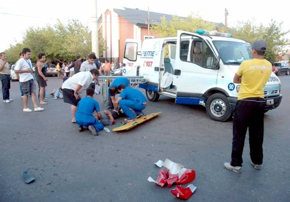 Grave al chocar un camión
