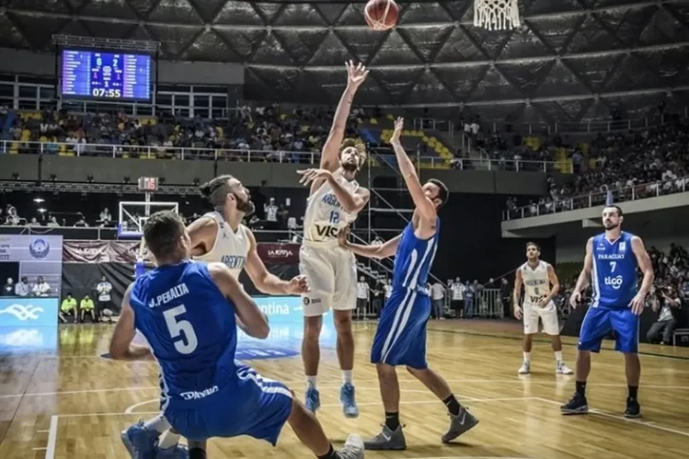 Argentina se entrenó por primera vez en Qatar y sumó una nueva preocupación con Correa