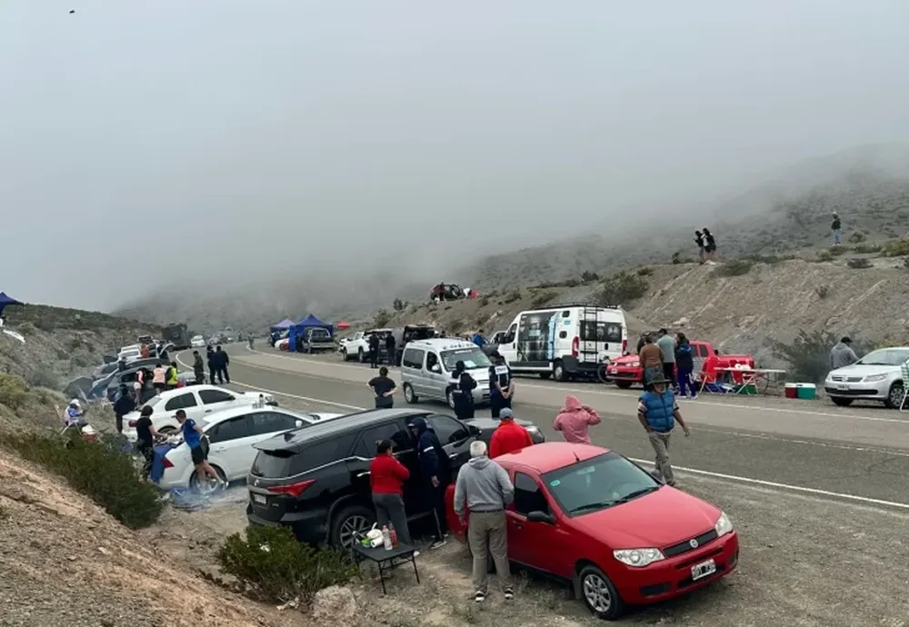 Entre el humo de asados y las nubes, el Colorado mostró su mejor postal: el clima acompañó a la reina