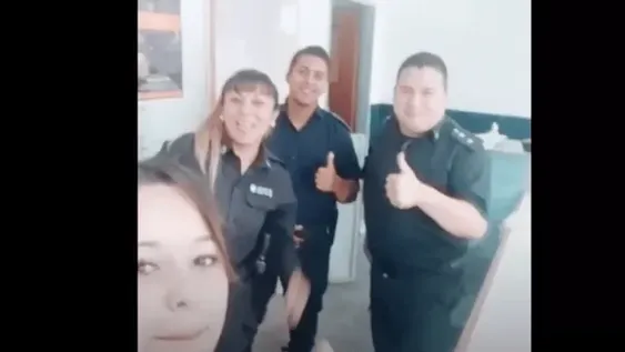 Escándalo: echaron a cuatro policías por usar Tik Tok