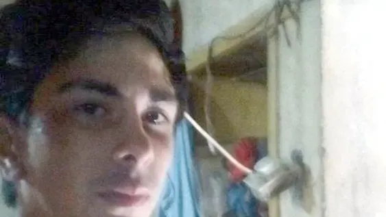 Lo peor para un joven que se electrocutó en su casa mientras limpiaba un corral